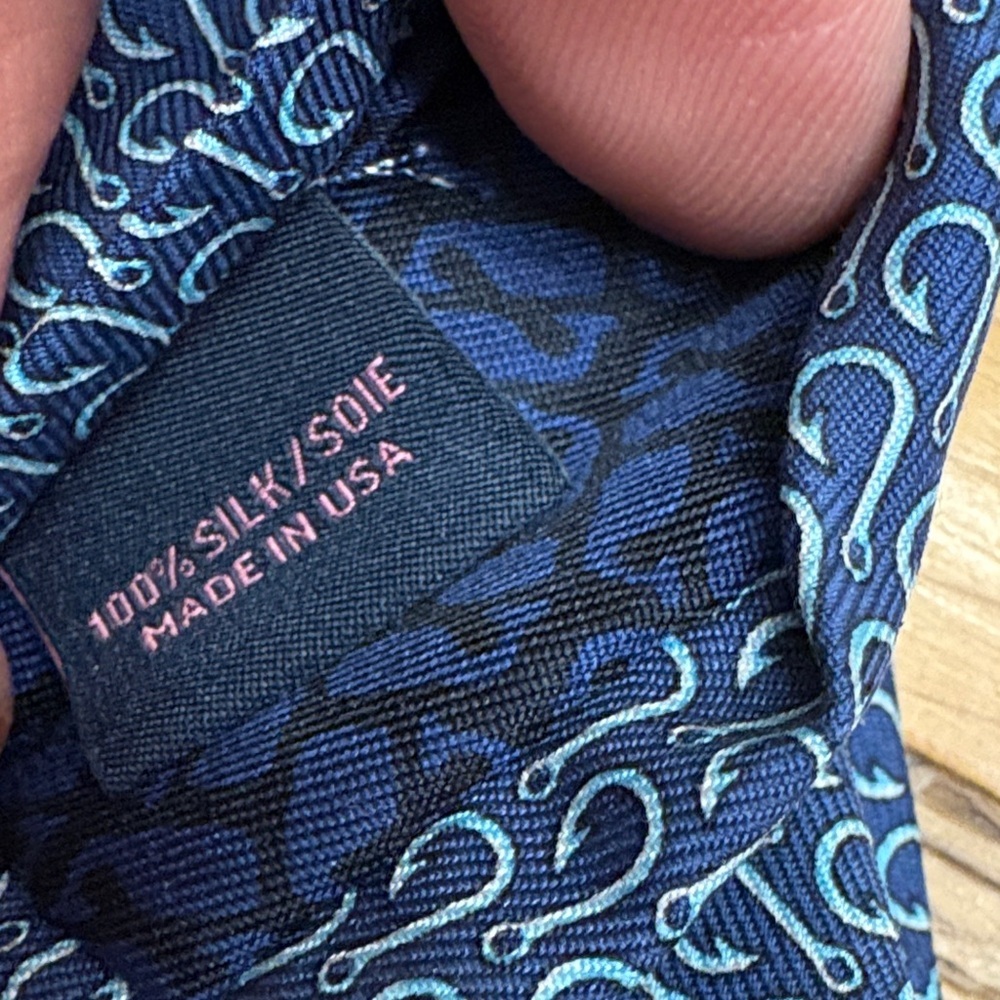 Vineyard Vines Navy and White Geometric Tie - Picture 3 of 6